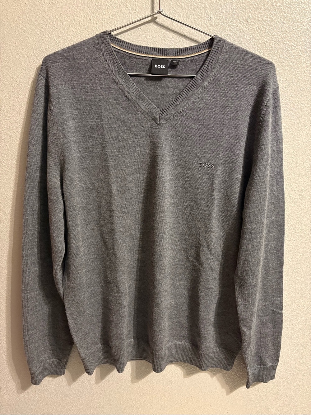 Hugo BOSS Men's L wool V-Neck Sweater in Gray